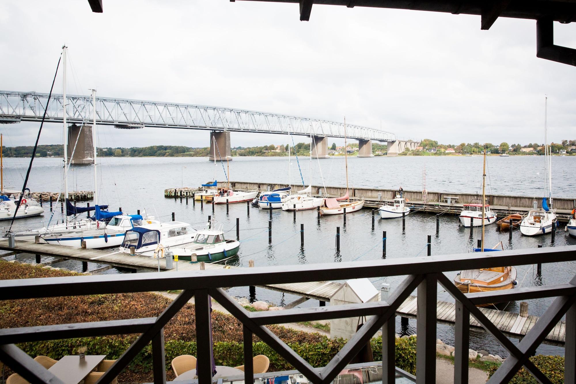 Comwell Kongebrogaarden Middelfart Exterior foto